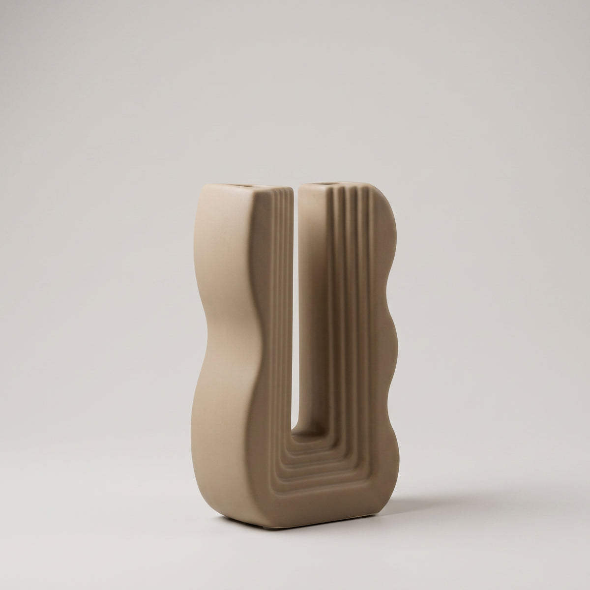 U-shape Wavy Ceramic Flower Vase By Zodiya